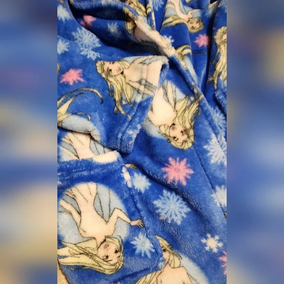 Girls Plush Frozen Elsa Robe, EUC, Size M 7/8 - Picture 3 of 4
